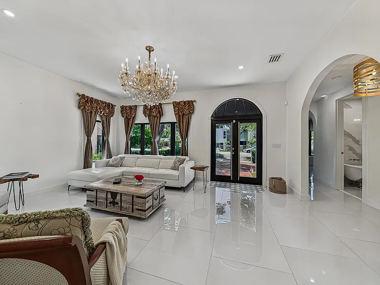 1010 N Rio Vista Blvd — Photo 33