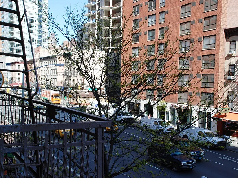 945 2nd Ave #3 — Photo 6