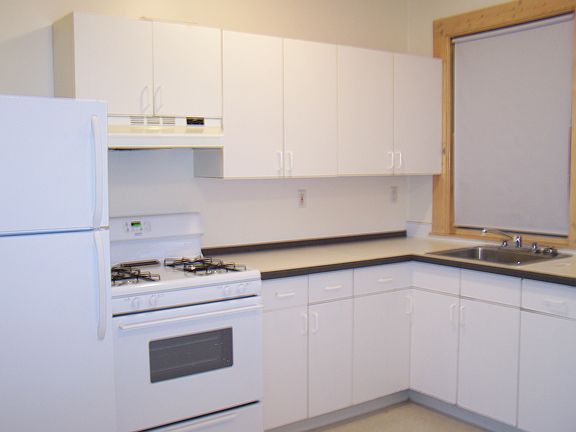 Eat in kitchen with gas cooking