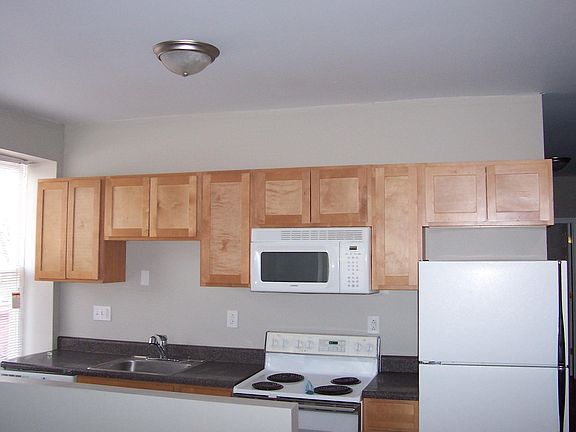 2nd image of 2852 Pennsylvania Ave