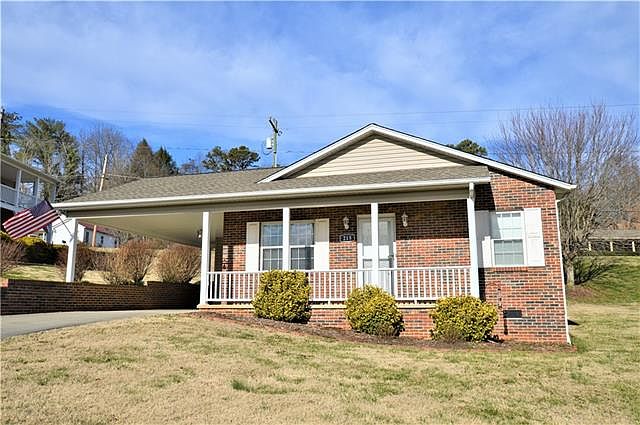 1st image of 215 Summerfield Ct NE