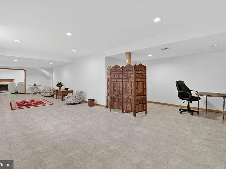 5800 Plainview Rd — Photo 23