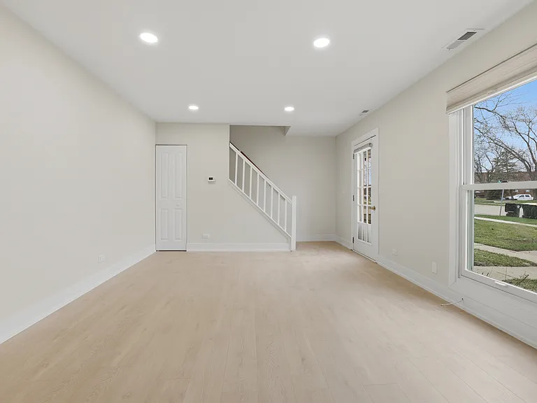 763 Wellington Ave #763 — Photo 6