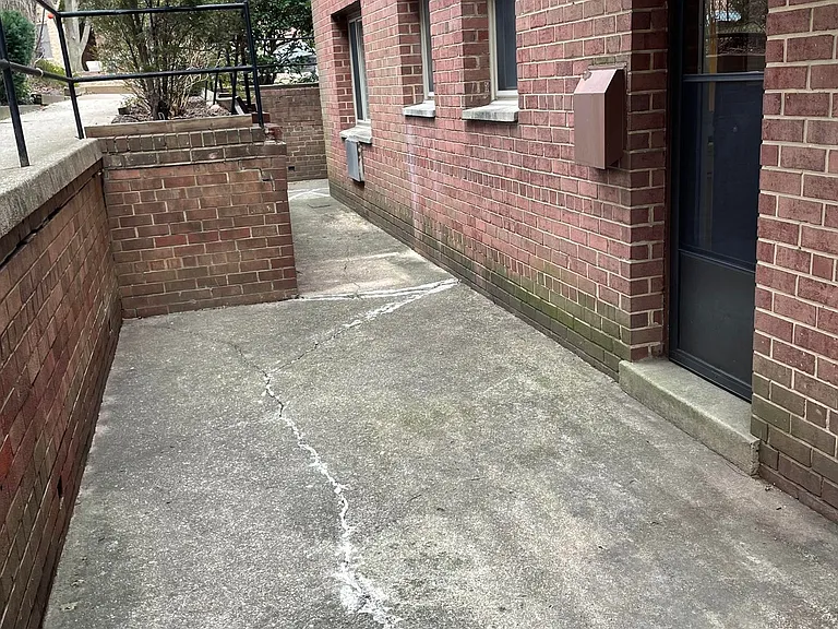 Twelve Oaks Apartments — Photo 8