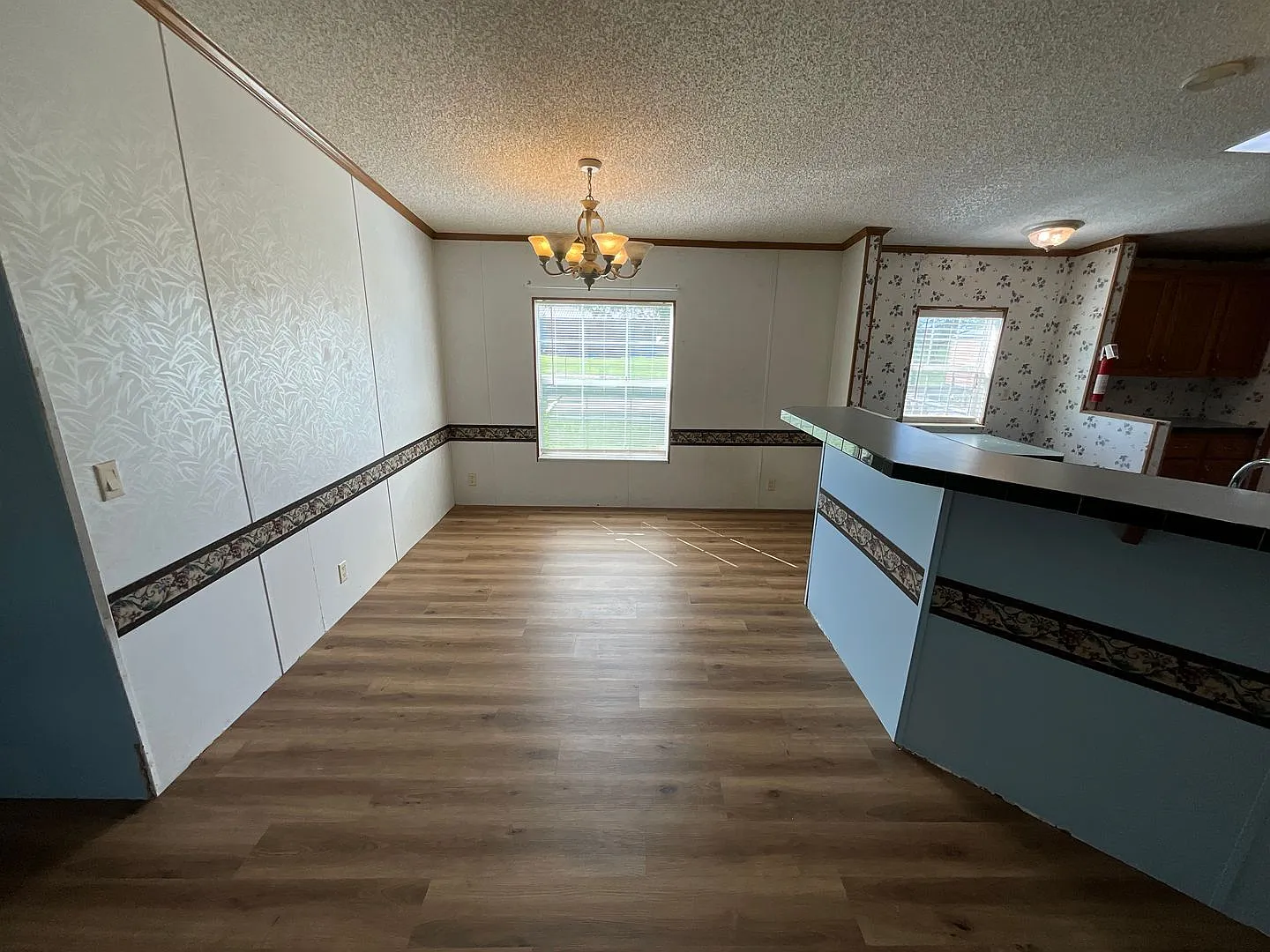 Roomy 3/2 Double-Wide Mobile Home in Marianna Park — Photo 3