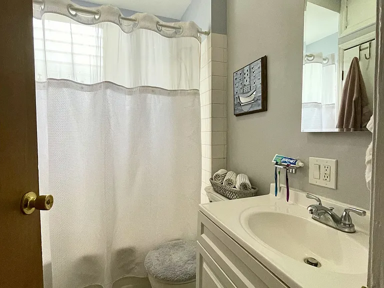 136 N Spring St #2 — Photo 9