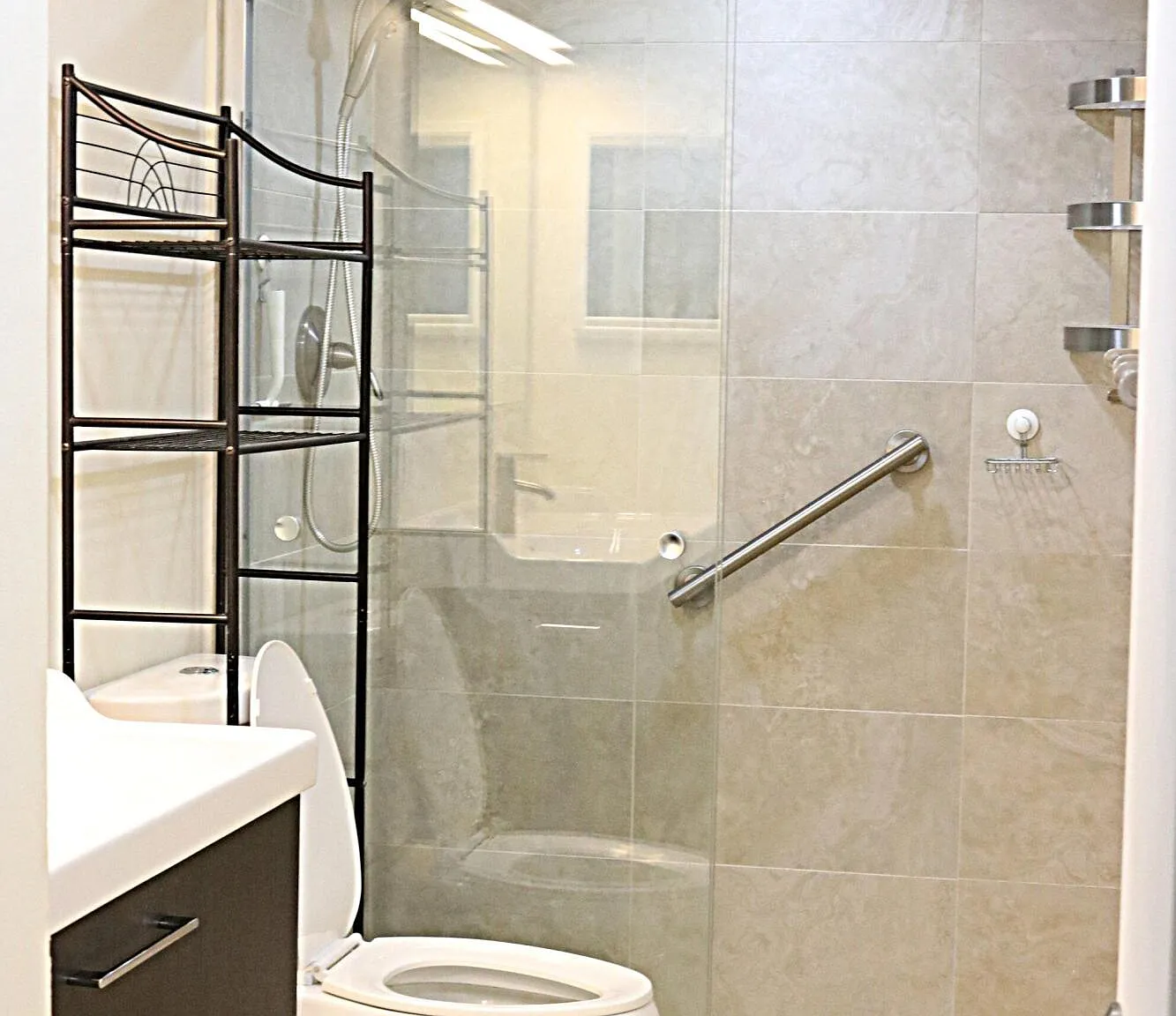 1 bed, 1.5 bath, 754 sqft, $1,580 — Photo 2