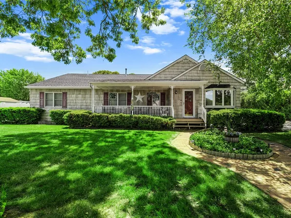 20 Spruce Street, Selden, NY 11784