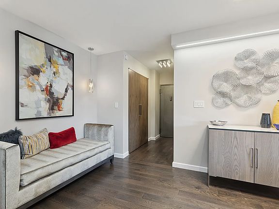 5th image of 572 Grand St APT G1205