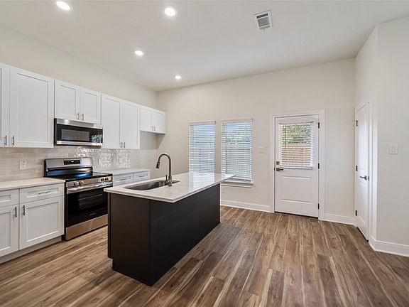 3rd image of 408 W Marlin St