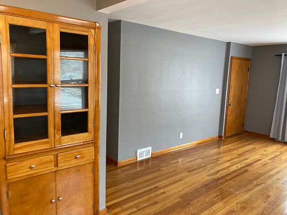 5th image of 6099 Ridge Rd