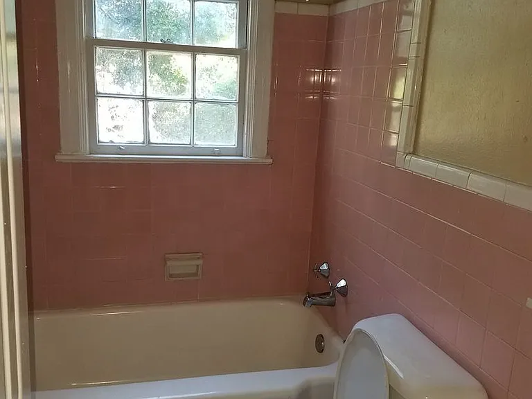 817 Hawkins St — Photo 2