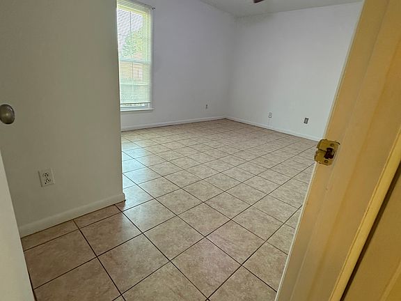 5th image of 4604 Coronado Dr APT B