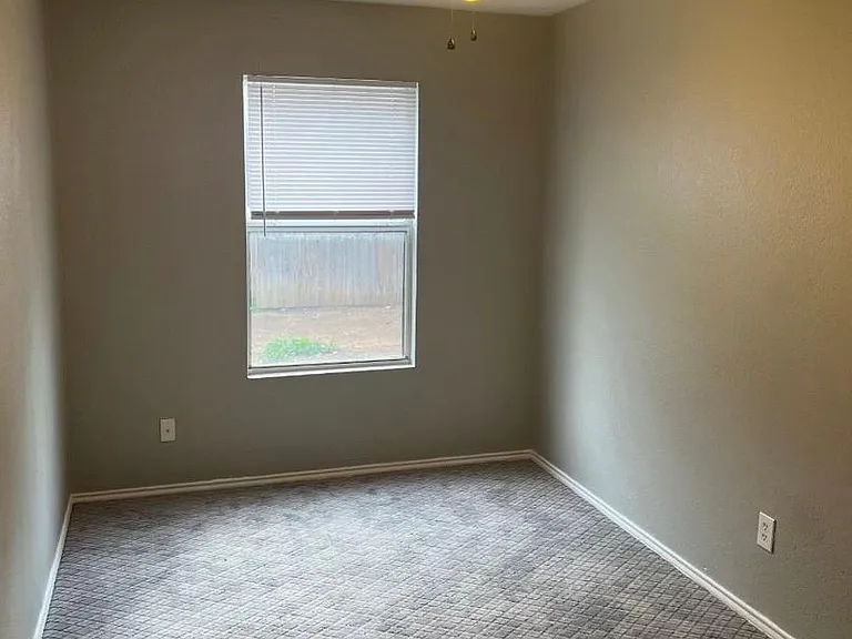 305 Casie Ct — Photo 3