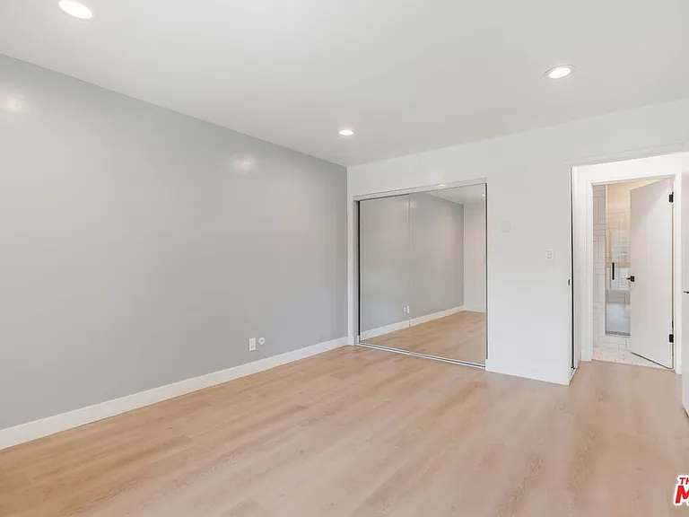 6275 Canterbury Dr #210 — Photo 18