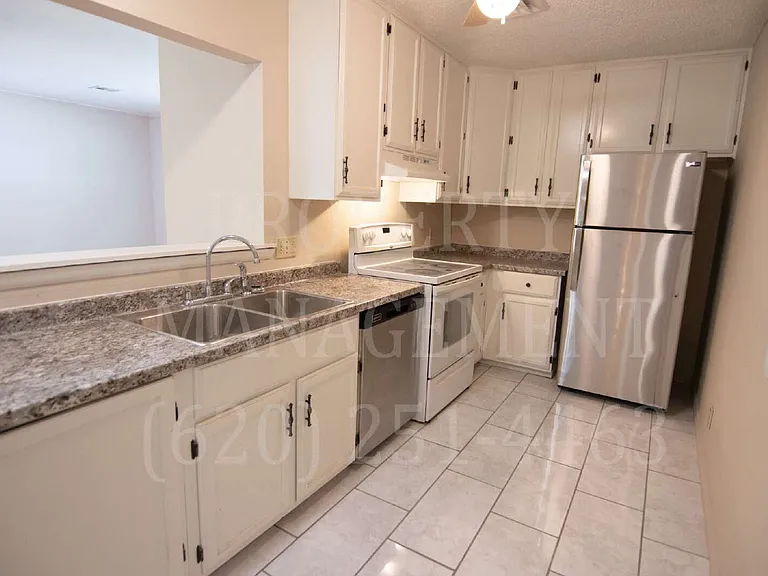 204 Edgewood Dr — Photo 13