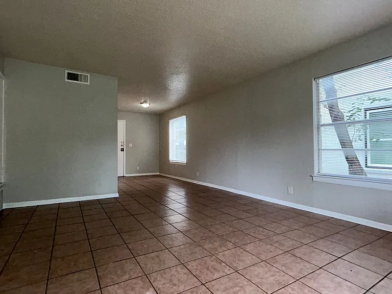 3211 Rogers Ave — Photo 2