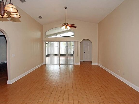 5th image of 841 Magnolia Creek Cir