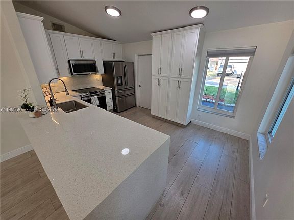 2nd image of 13950 Oaklawn Pl