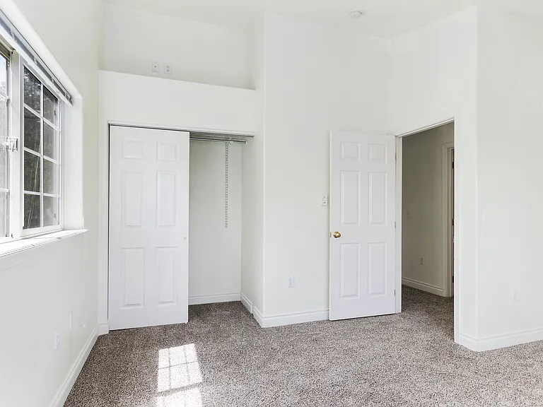 Rock Springs Apartments — Photo 13