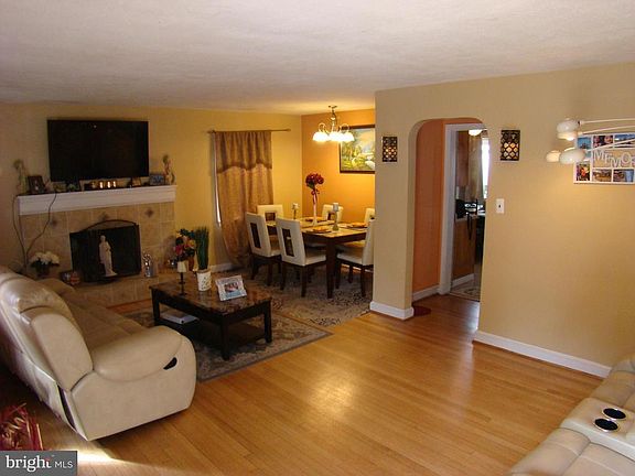 5th image of 5713 Center Dr