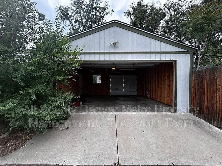 2820 S Acoma St — Photo 16