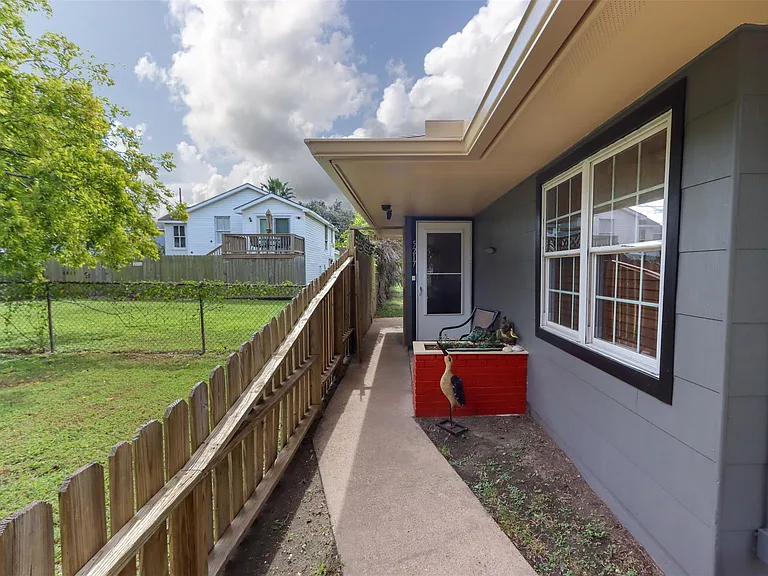 5217 Avenue N 1/2 — Photo 18