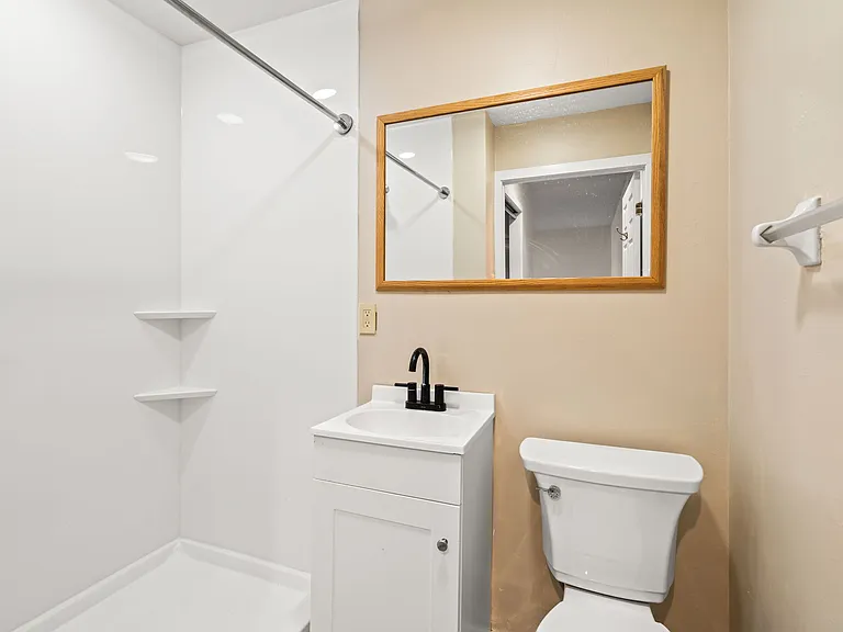 80 Green St — Photo 38