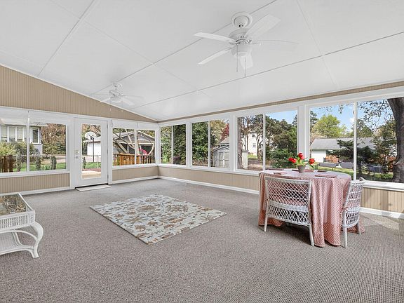 3rd image of 417 Crescent Ct