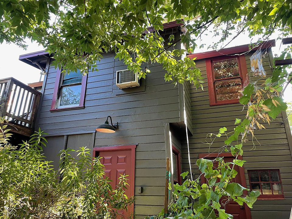 The carriage house