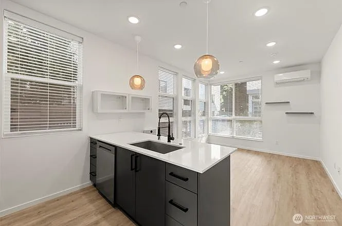 826 NW 52nd St #C — Photo 1