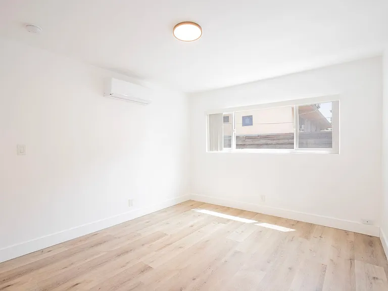 904 N Sierra Bonita Ave — Photo 24