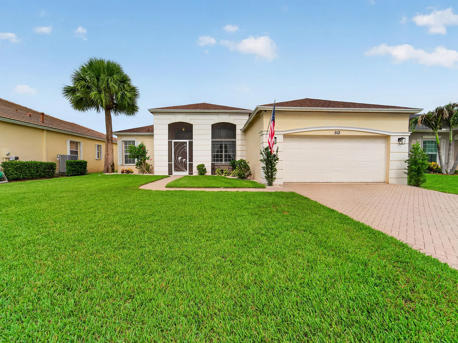 3 bed, 2.0 bath, 1941 sqft, $3,995 — Photo 2