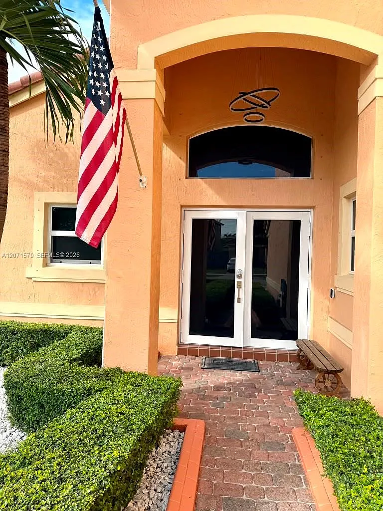 4 bed, 2176 sqft, $3,800 — Photo 2