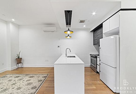 3rd image of 530 Midwood St APT 3D
