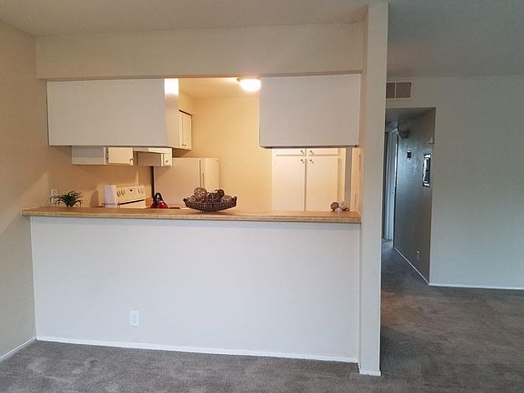 3rd image of 18300 Carriage Dr APT 6