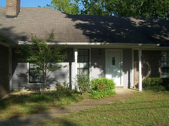 2nd image of 912 Elderberry St