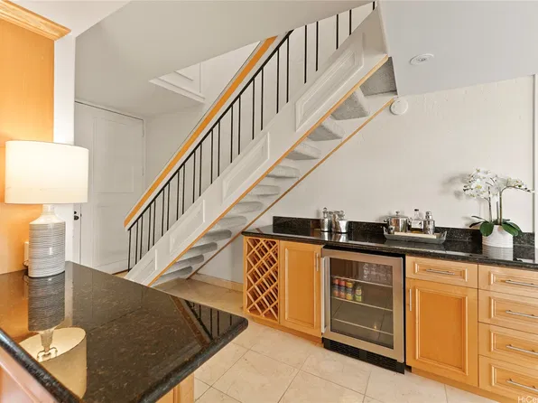 500 Lunalilo Home Rd Penthouse 27N, Honolulu, HI 96825