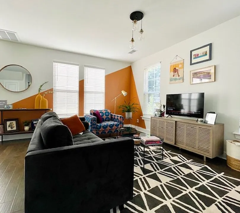 210 Saint Anns Aly