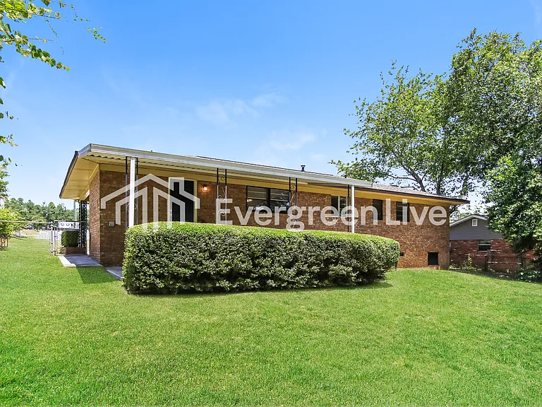 2030 Rosier Rd — Photo 15