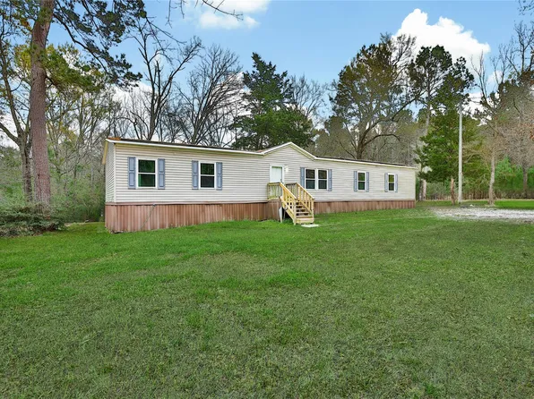 22 Pine St, New Waverly, TX 77358