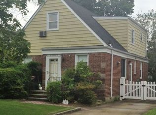 187 Kensington Rd S, Garden City, NY 11530
