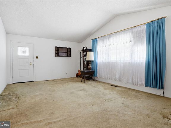 3rd image of 3622 Chesterfield Rd