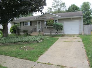 7 Red Cedar Dr, Hamilton, NJ 08690