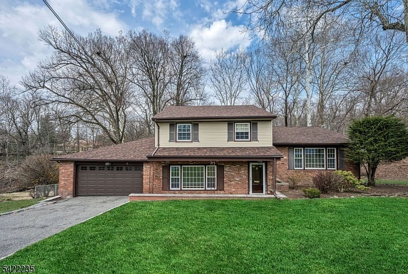 1st image of 9 Oxford Dr
