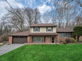 9 Oxford Dr, Livingston, NJ