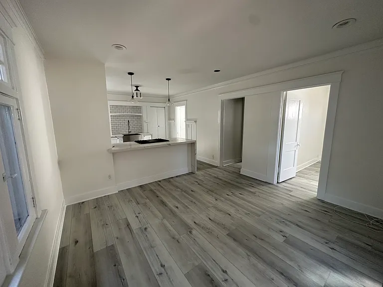 725 E 5th St #A — Photo 11