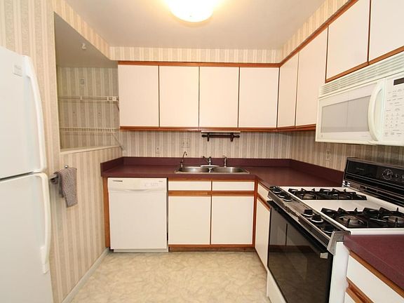 3rd image of 3669 Bogota Dr