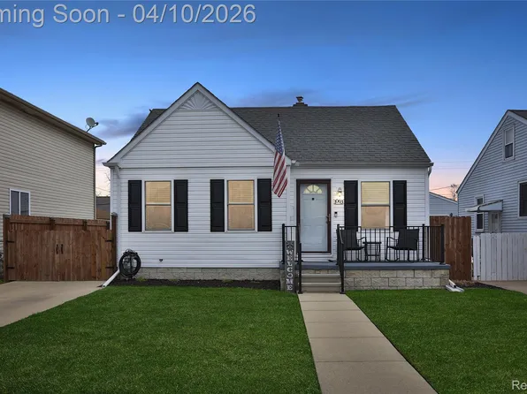 1063 19th St, Wyandotte, MI 48192