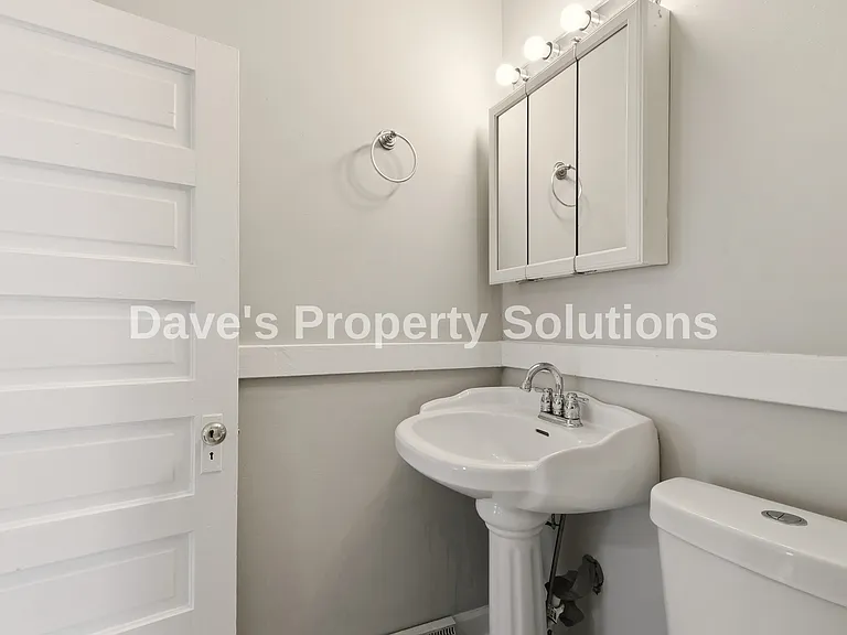 408 Seaman St — Photo 9